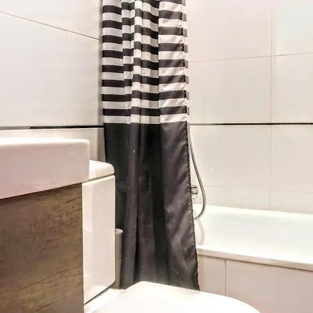 Livingstone Apartment *