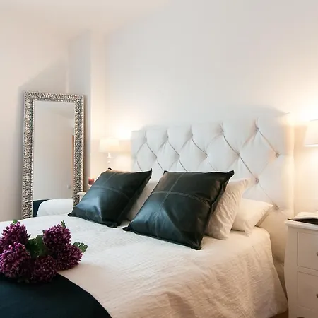 Livingstone Apartment *