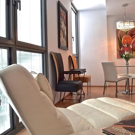Livingstone Apartment *